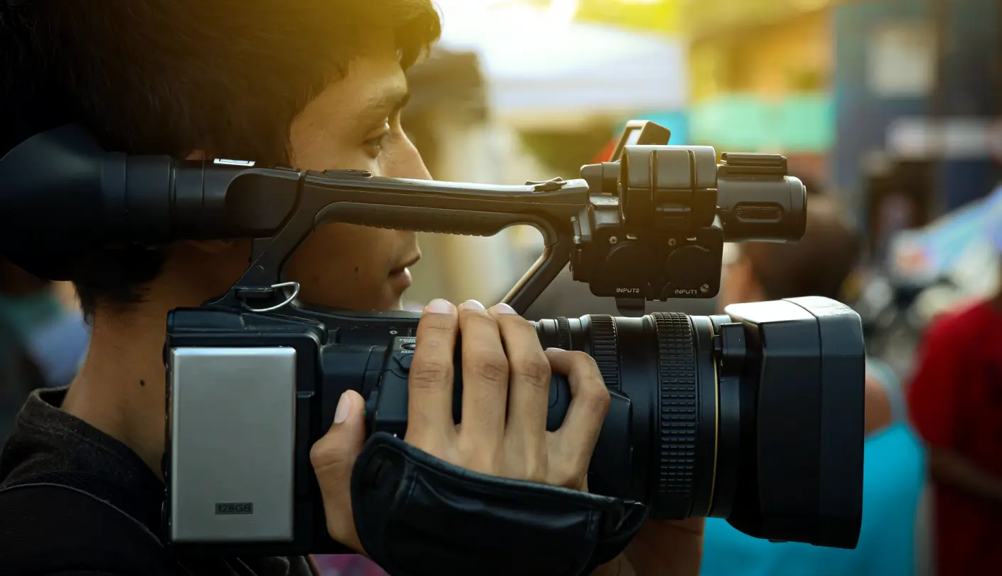 Fixed Cameras or a Roaming Crew: Choosing a Festival Feed